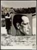 Ángela von Neumann posa junto al retrato que su marido John Ulbricht ha hecho de Miguel Delibes S...