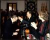 Juan Carlos de Borbón, junto a Sofía de Grecia, pone la medalla a Miguel Delibes Setién el día en...