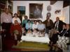 Familia Delibes Setién reunidos en torno a una merienda. Fotógrafo Patricio Cacho.