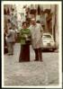 Miguel Delibes Setién y Ángeles de Castro Ruiz, en las calles de Nápoles (Italia).
