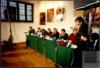 Miguel Delibes Setién conferenciando junto a Antonio Giménez-Rico y Anne Monier, entre otros, en ...
