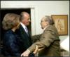 Miguel Delibes Setién conversa con Juan Carlos de Borbón y Sofía de Grecia, el día que se le hizo...